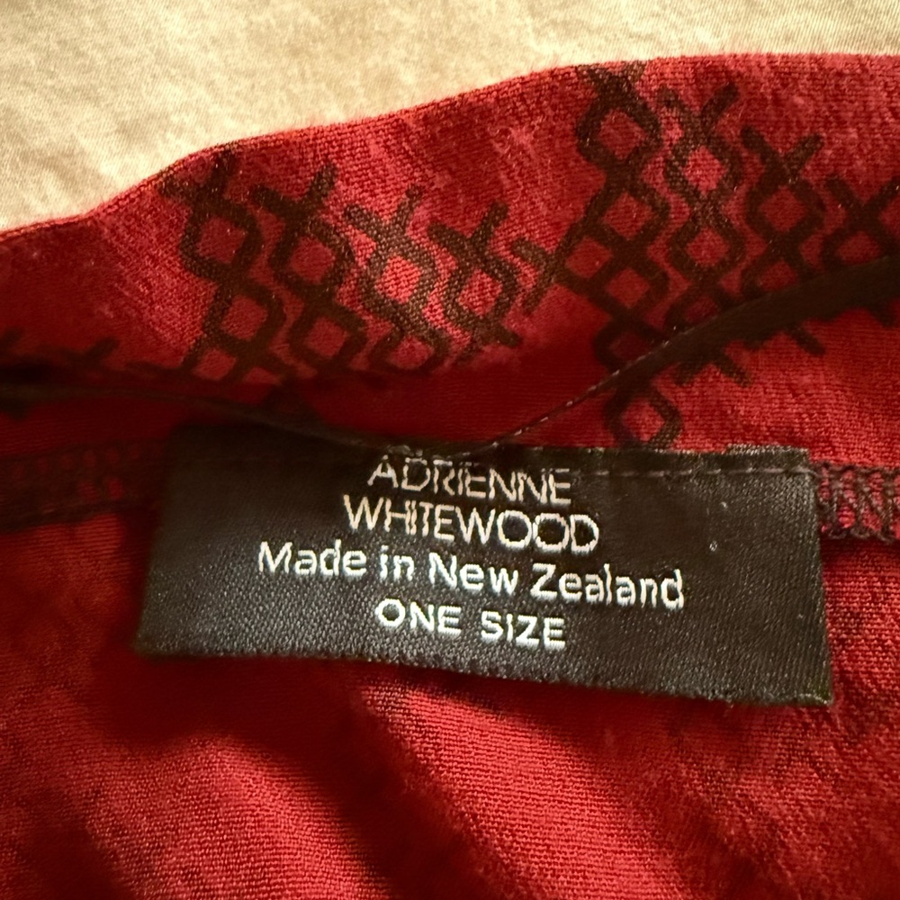 Red Garment - Picture 4 of 4